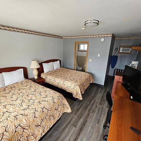 Forest Plaza Motel Mount Forest Exteriör bild