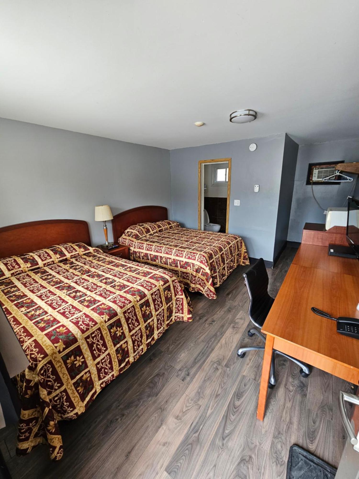 Forest Plaza Motel Mount Forest Exteriör bild