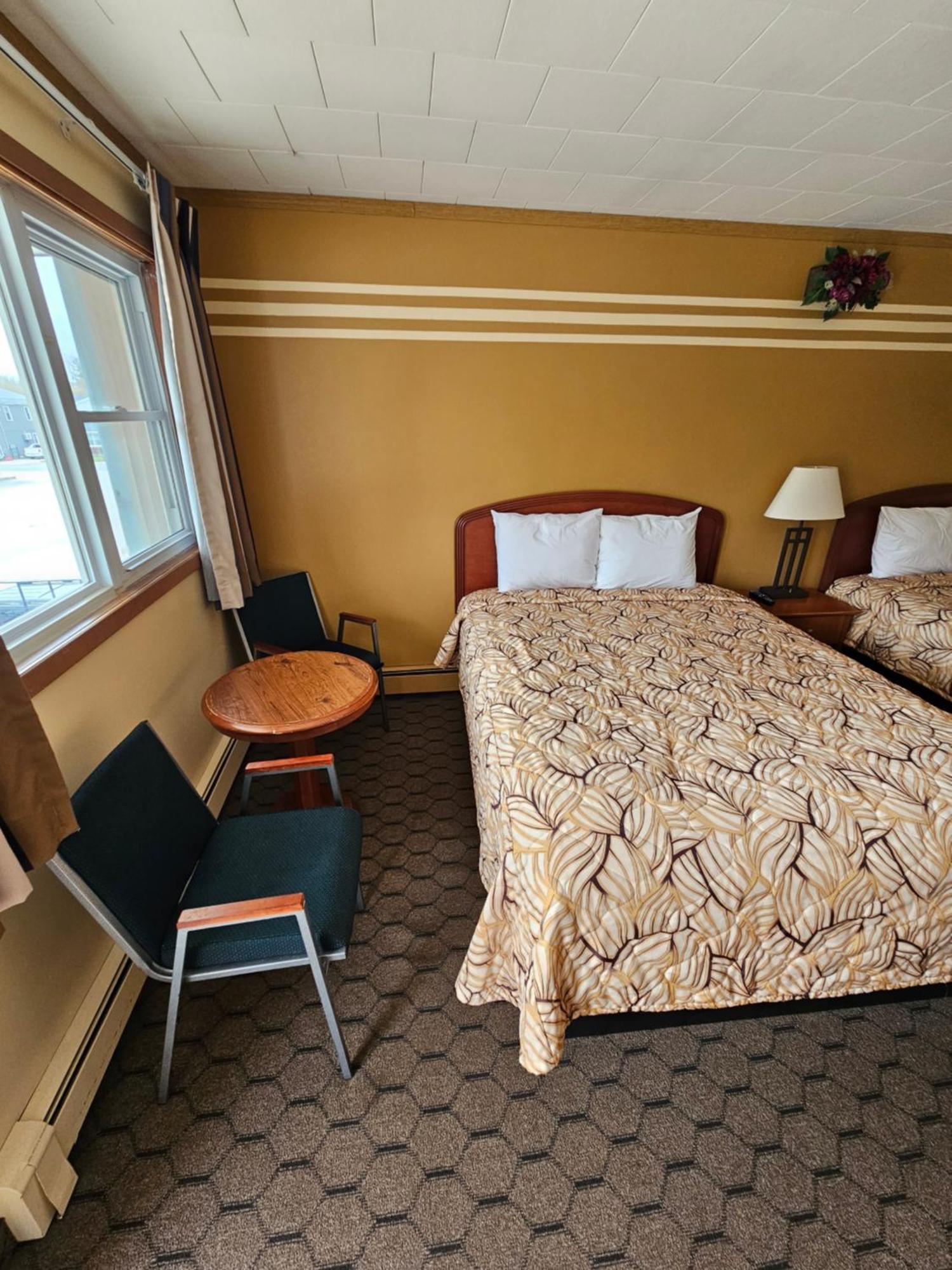 Forest Plaza Motel Mount Forest Exteriör bild