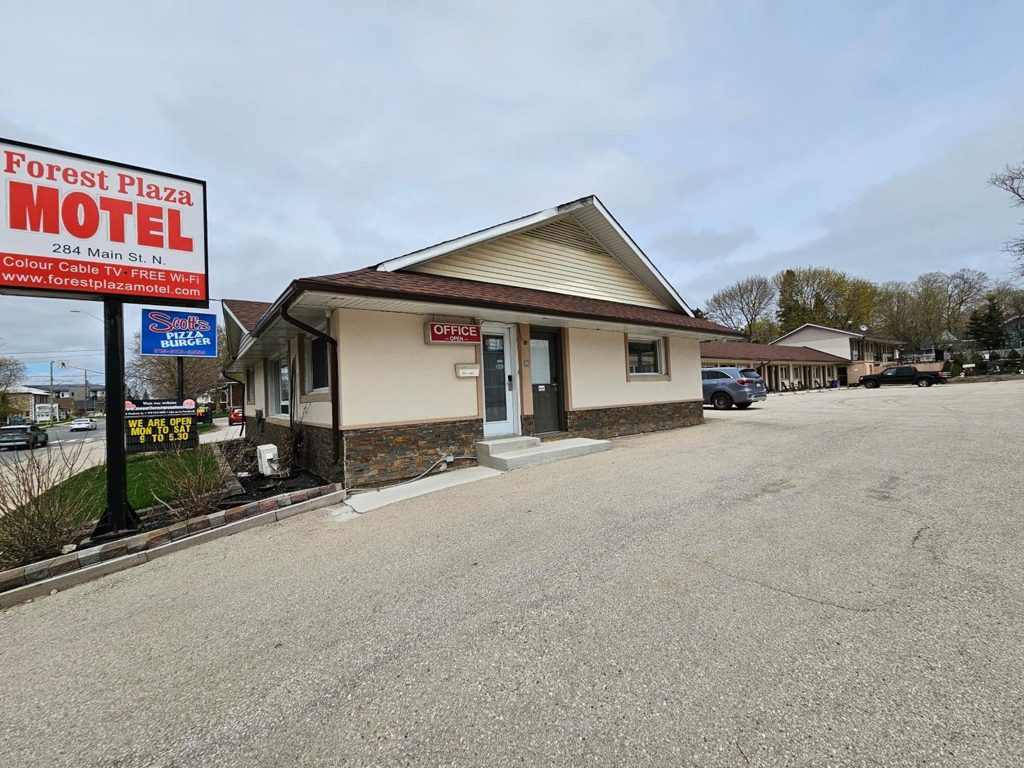 Forest Plaza Motel Mount Forest Exteriör bild