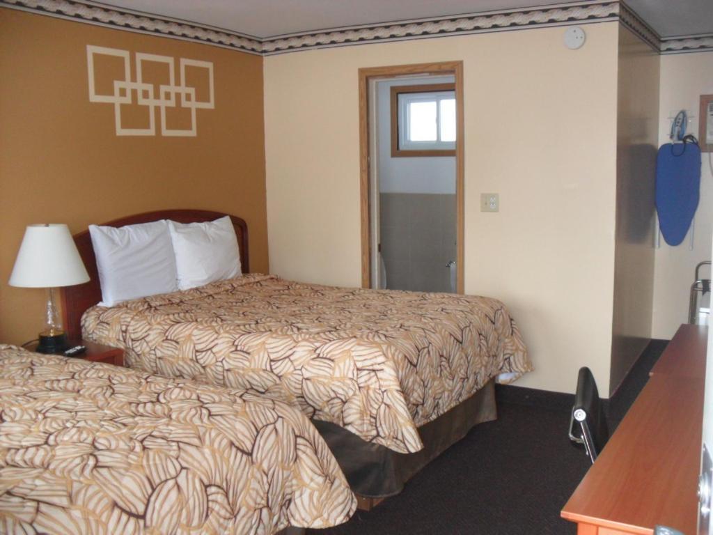 Forest Plaza Motel Mount Forest Exteriör bild