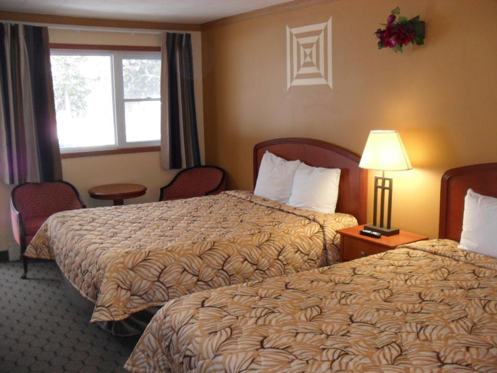 Forest Plaza Motel Mount Forest Exteriör bild