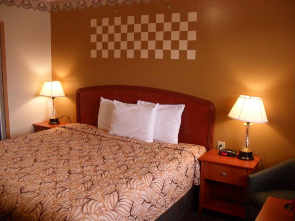 Forest Plaza Motel Mount Forest Exteriör bild