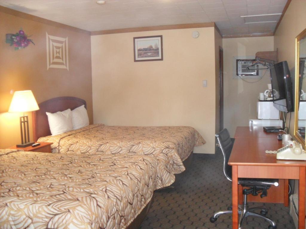 Forest Plaza Motel Mount Forest Exteriör bild
